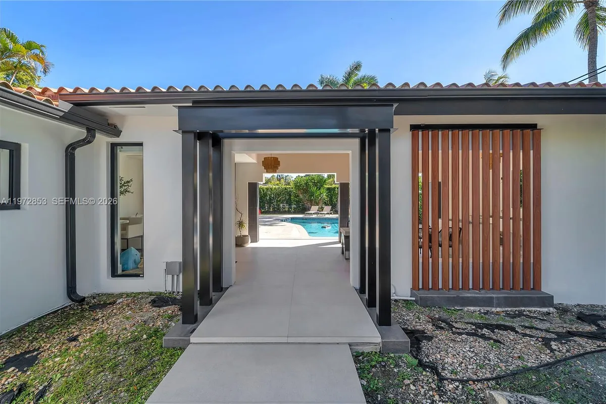 1424 Algardi Ave, Coral Gables FL 33146