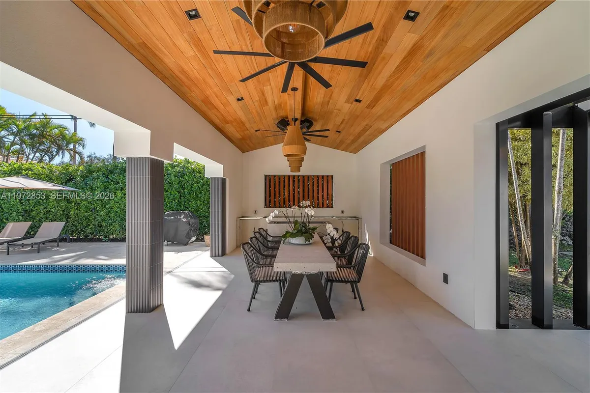 1424 Algardi Ave, Coral Gables FL 33146