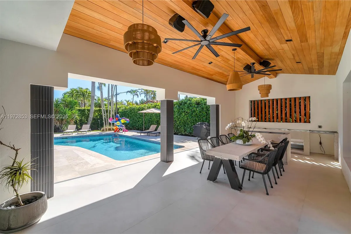 1424 Algardi Ave, Coral Gables FL 33146