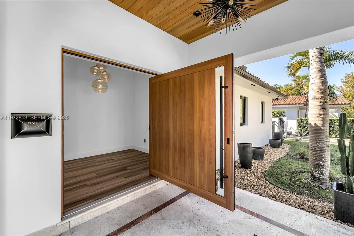 1424 Algardi Ave, Coral Gables FL 33146