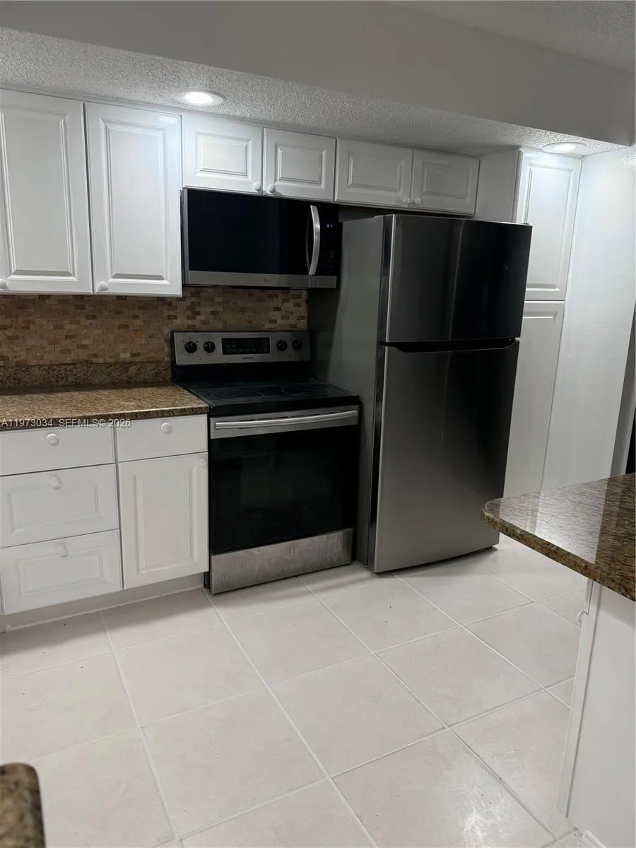 5220 Las Verdes Cir # 114, Delray Beach FL 33484