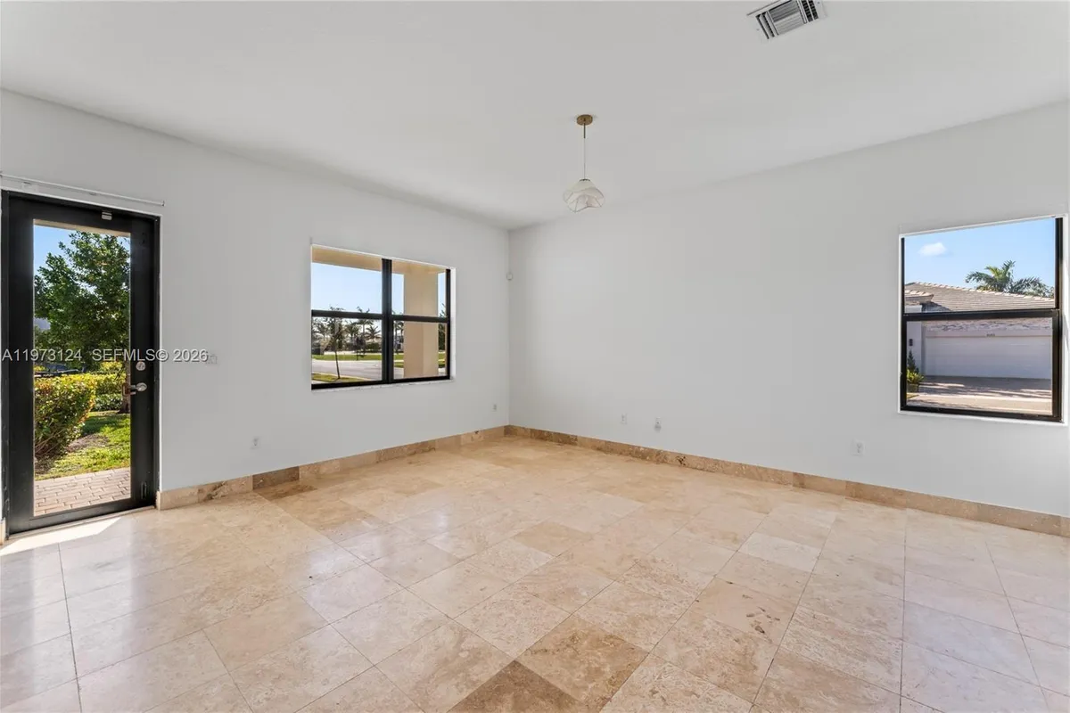 17564 SW 41st St, Miramar FL 33029