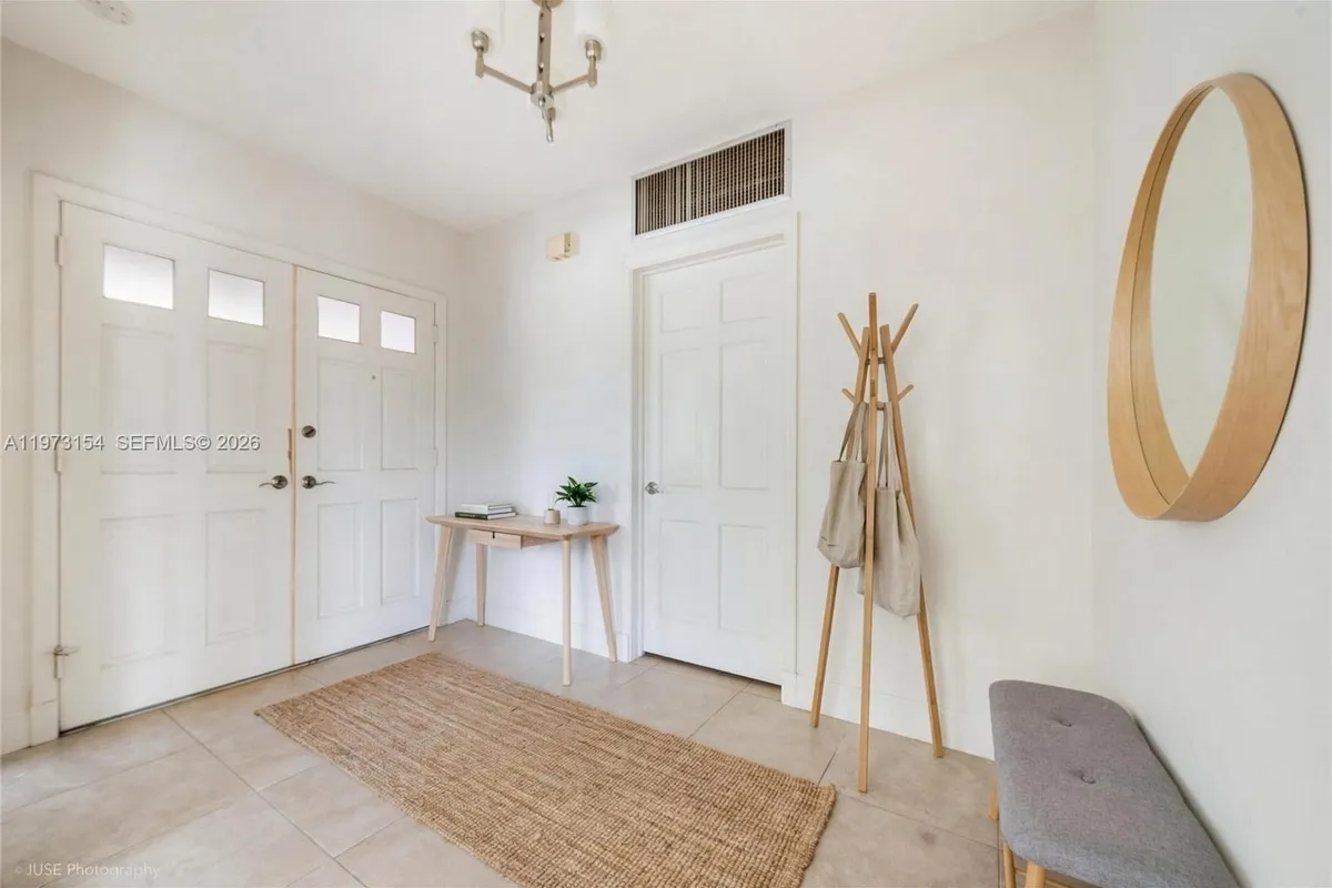 1265 S Alhambra Cir # B, Coral Gables FL 33146