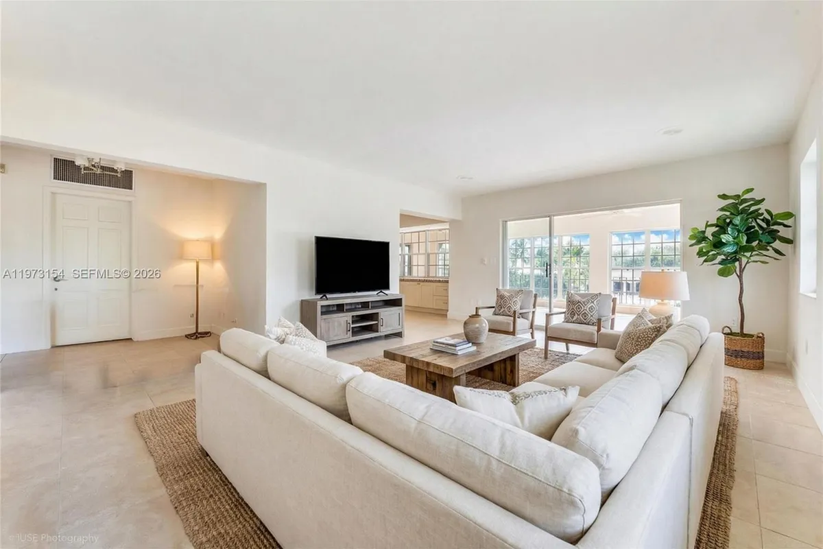 1265 S Alhambra Cir # B, Coral Gables FL 33146