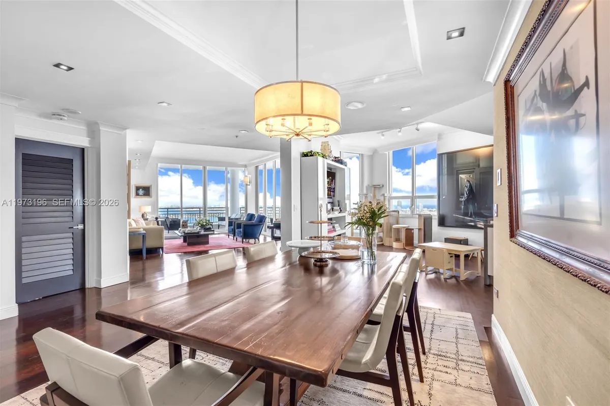 848 Brickell Key Dr, Miami FL 33131