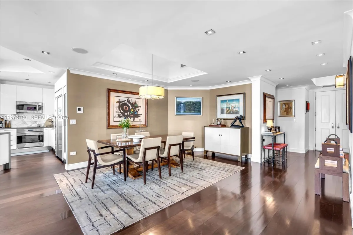 848 Brickell Key Dr, Miami FL 33131