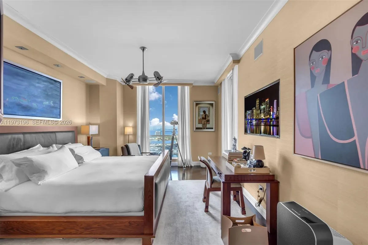 848 Brickell Key Dr, Miami FL 33131