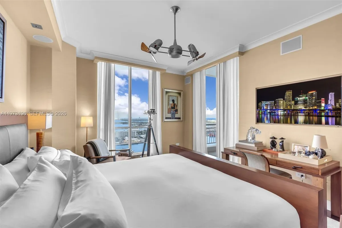 848 Brickell Key Dr, Miami FL 33131