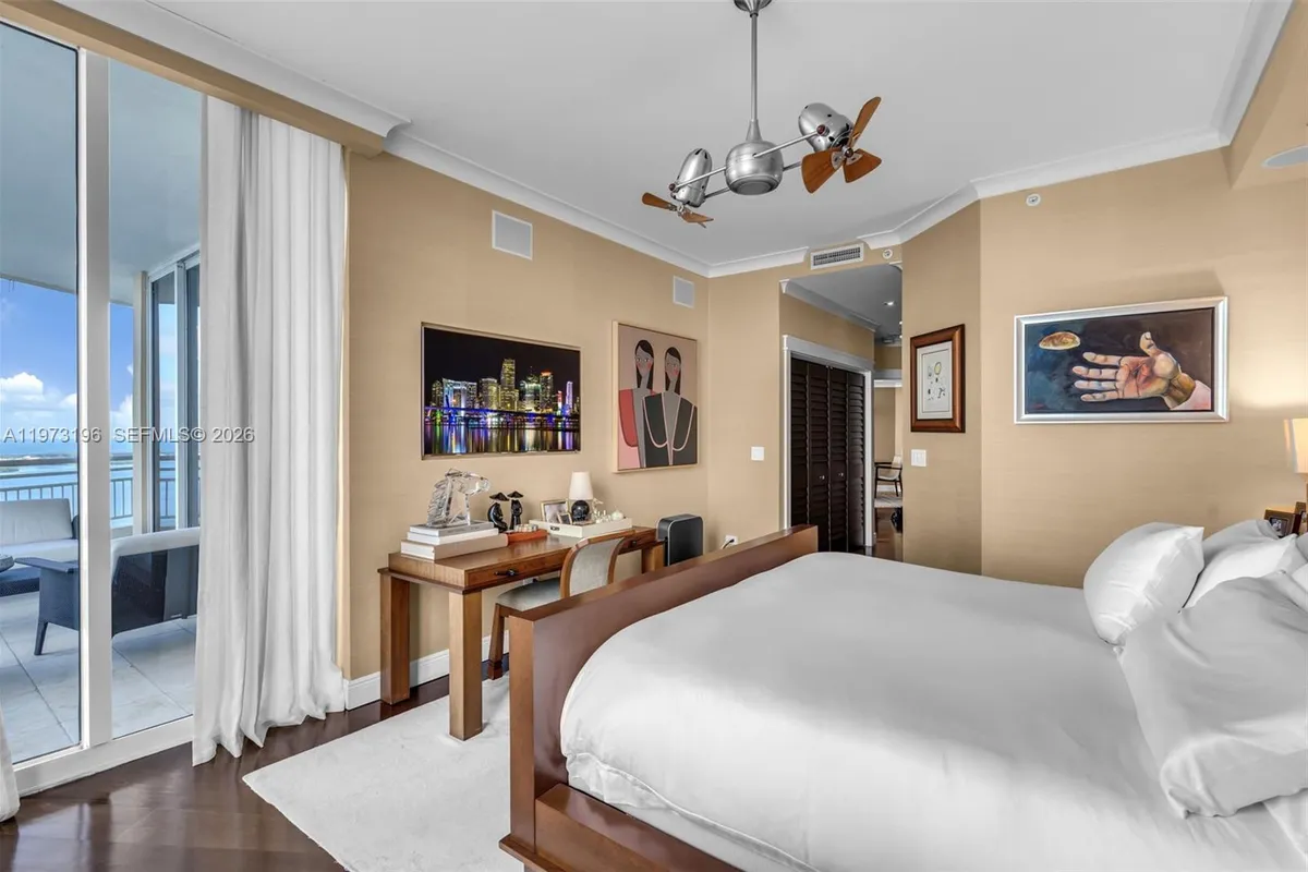 848 Brickell Key Dr, Miami FL 33131