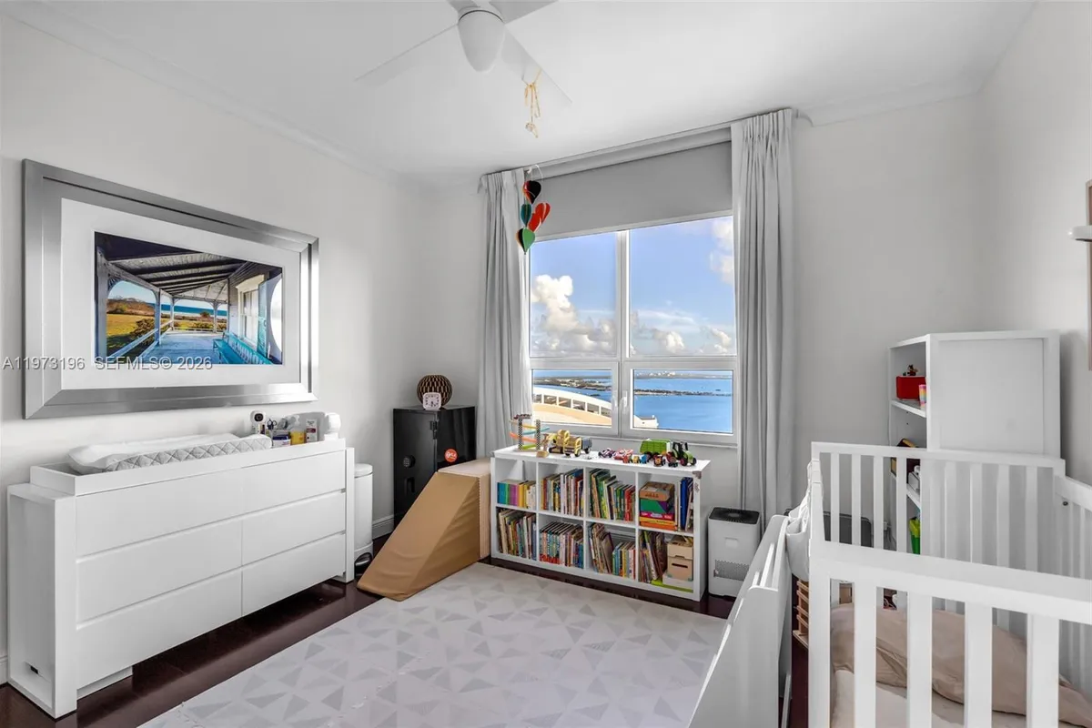 848 Brickell Key Dr, Miami FL 33131