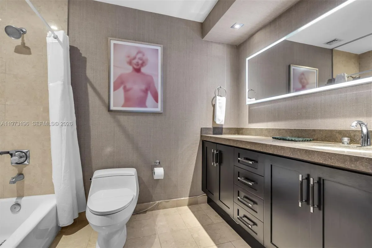 848 Brickell Key Dr, Miami FL 33131