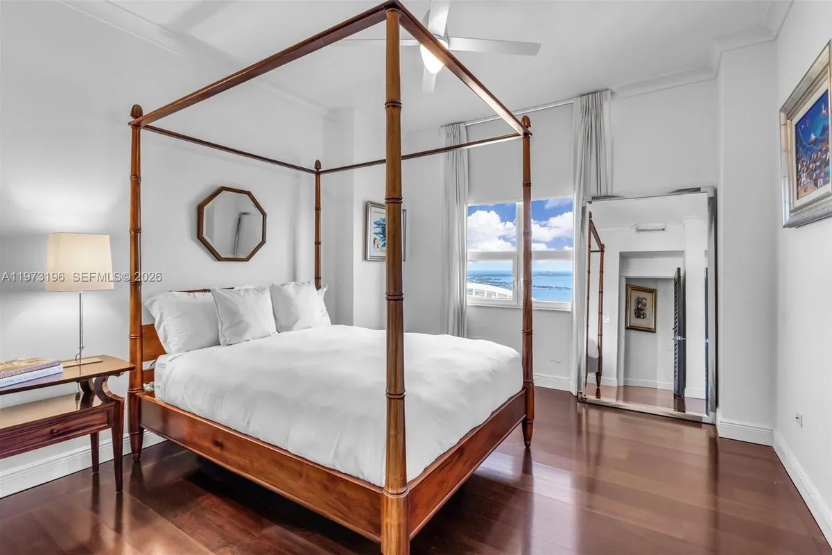 848 Brickell Key Dr, Miami FL 33131