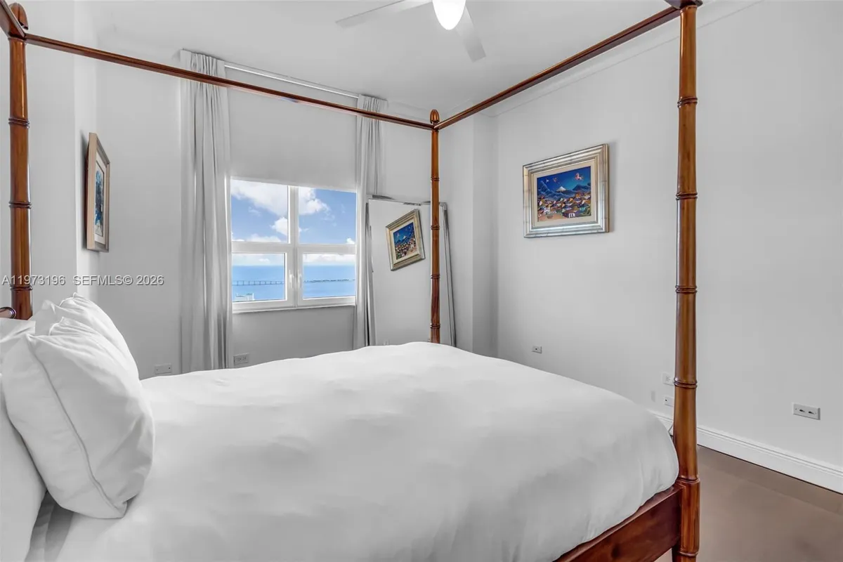 848 Brickell Key Dr, Miami FL 33131