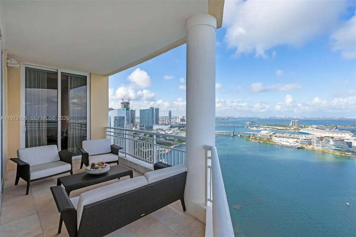 848 Brickell Key Dr, Miami FL 33131