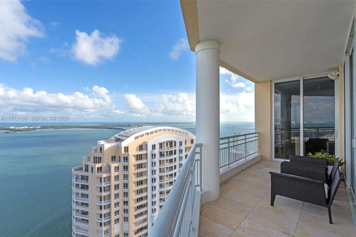 848 Brickell Key Dr, Miami FL 33131
