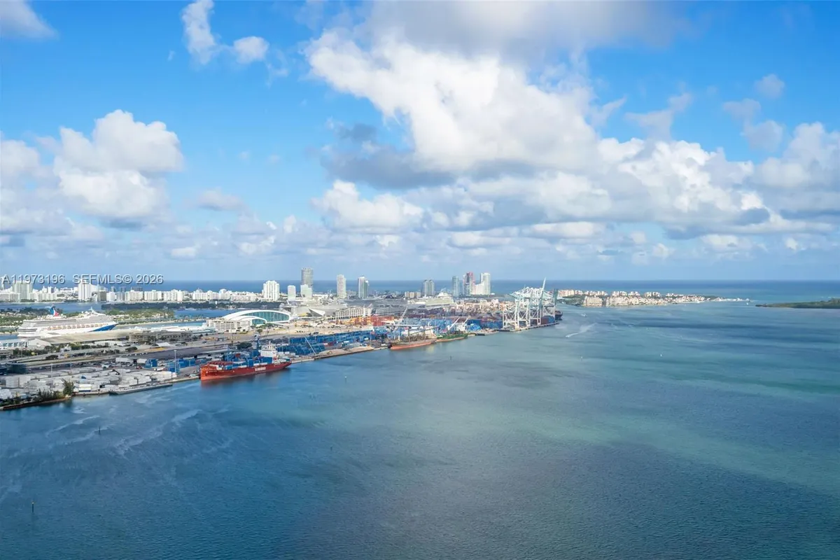 848 Brickell Key Dr, Miami FL 33131