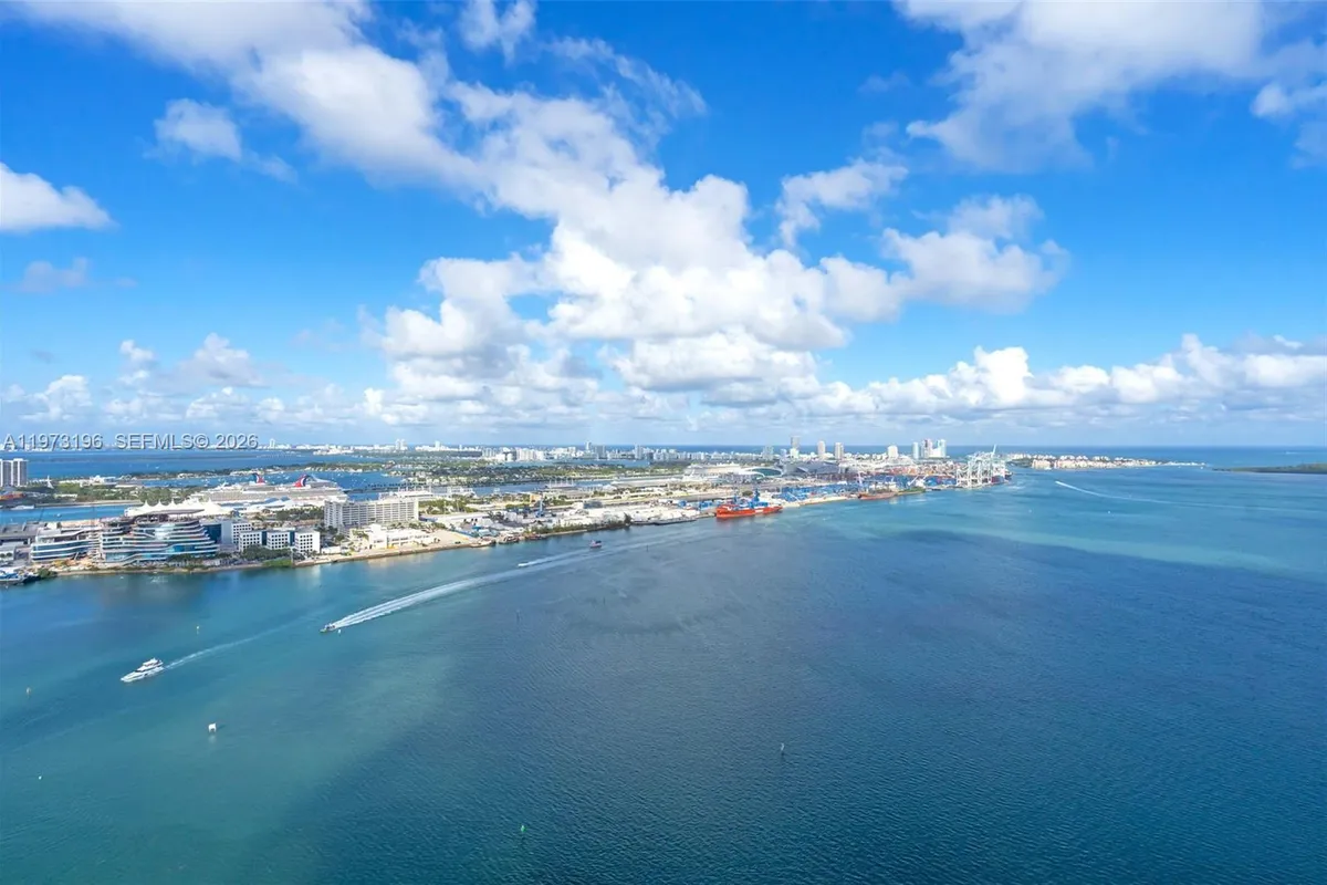 848 Brickell Key Dr, Miami FL 33131