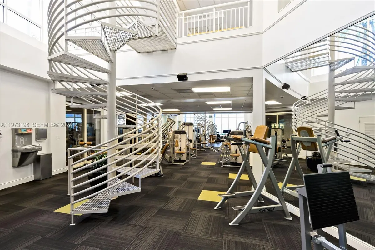 848 Brickell Key Dr, Miami FL 33131