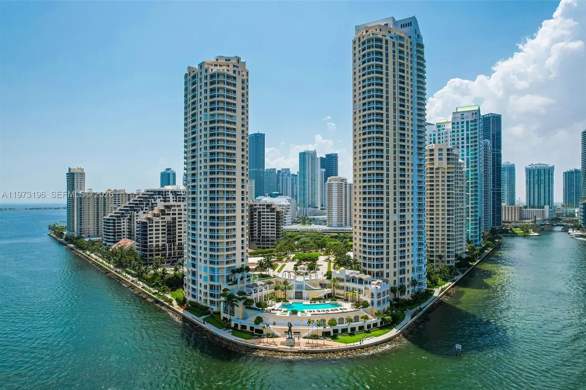 848 Brickell Key Dr, Miami FL 33131