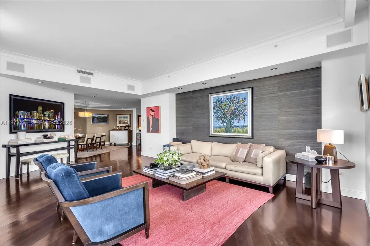 848 Brickell Key Dr, Miami FL 33131