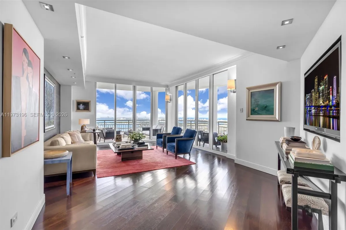 848 Brickell Key Dr, Miami FL 33131