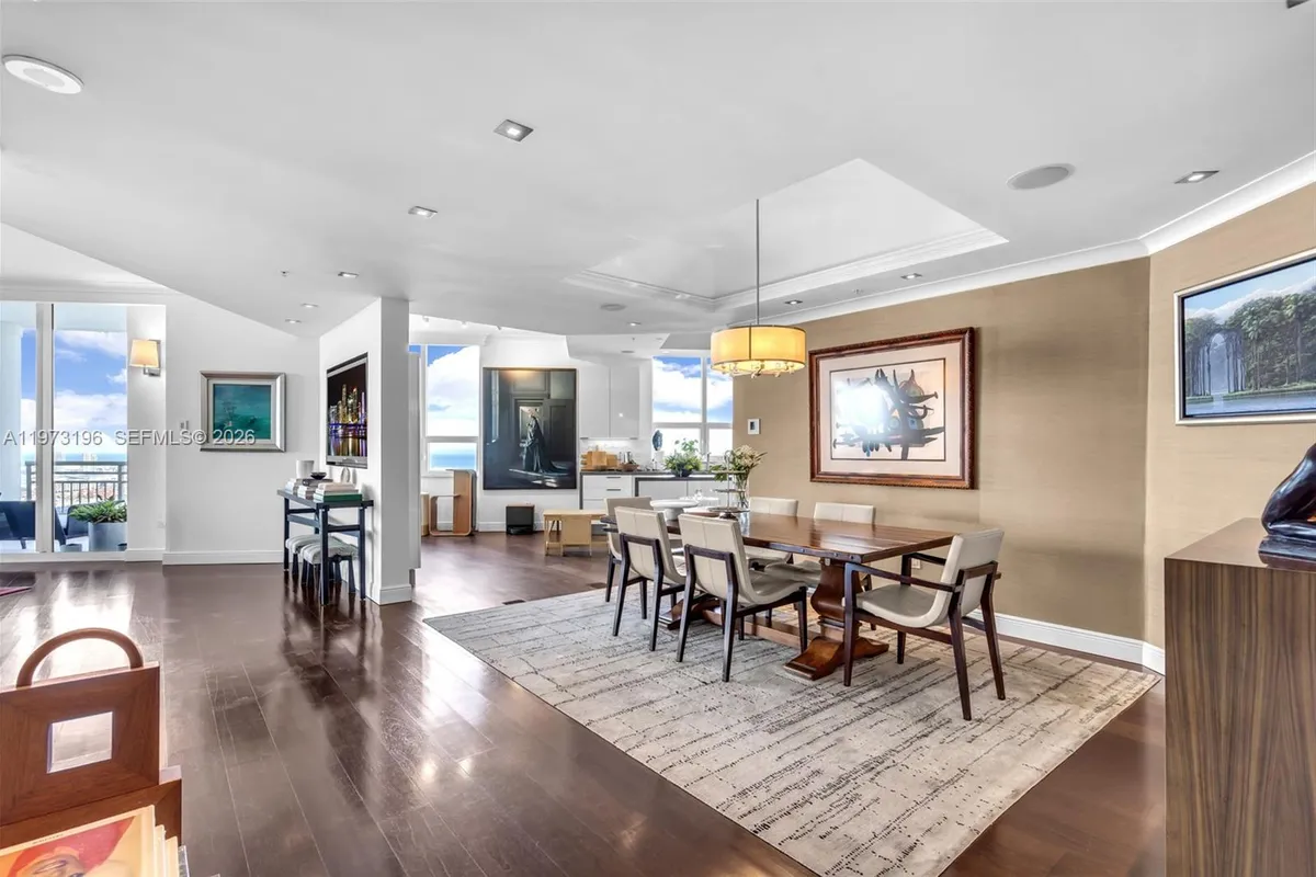 848 Brickell Key Dr, Miami FL 33131