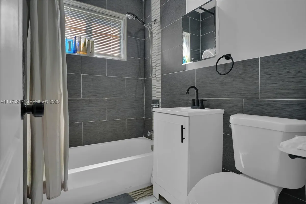 570 NE 169th St, North Miami Beach FL 33162