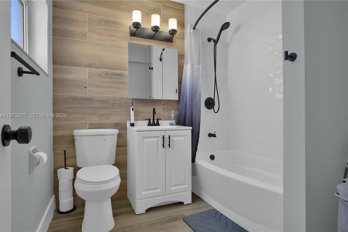 570 NE 169th St, North Miami Beach FL 33162