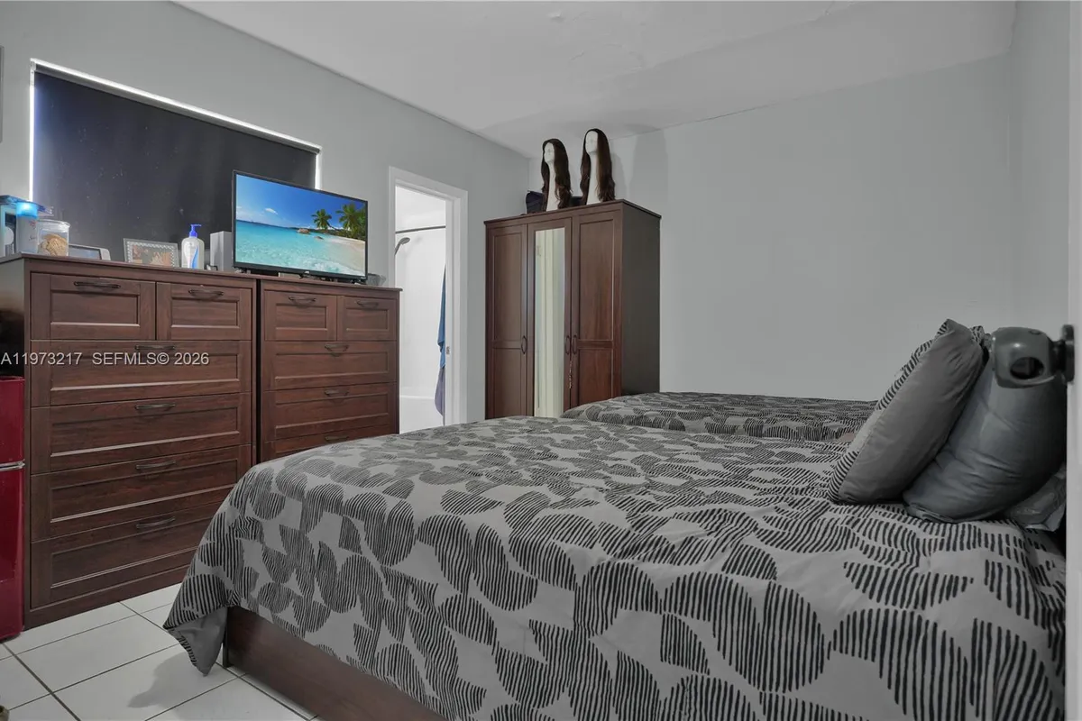 570 NE 169th St, North Miami Beach FL 33162