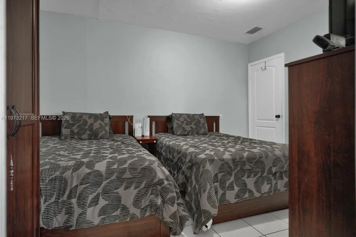 570 NE 169th St, North Miami Beach FL 33162