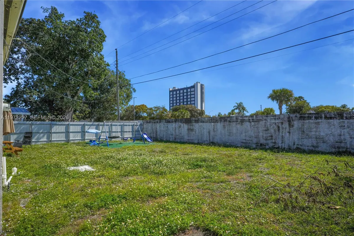 570 NE 169th St, North Miami Beach FL 33162