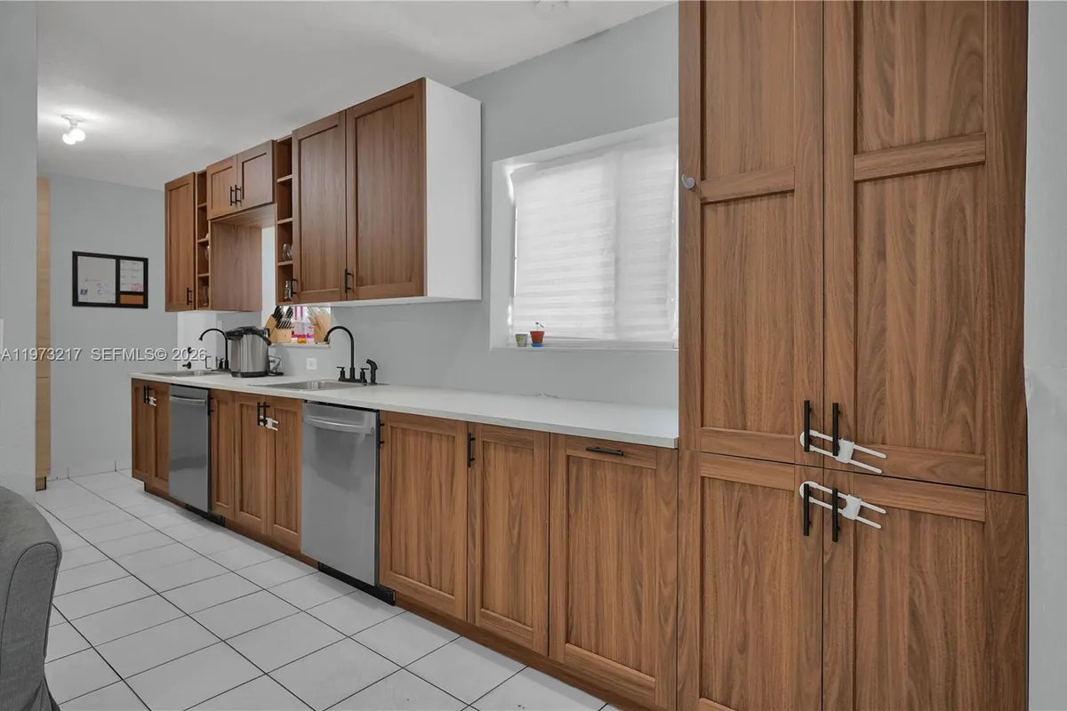 570 NE 169th St, North Miami Beach FL 33162