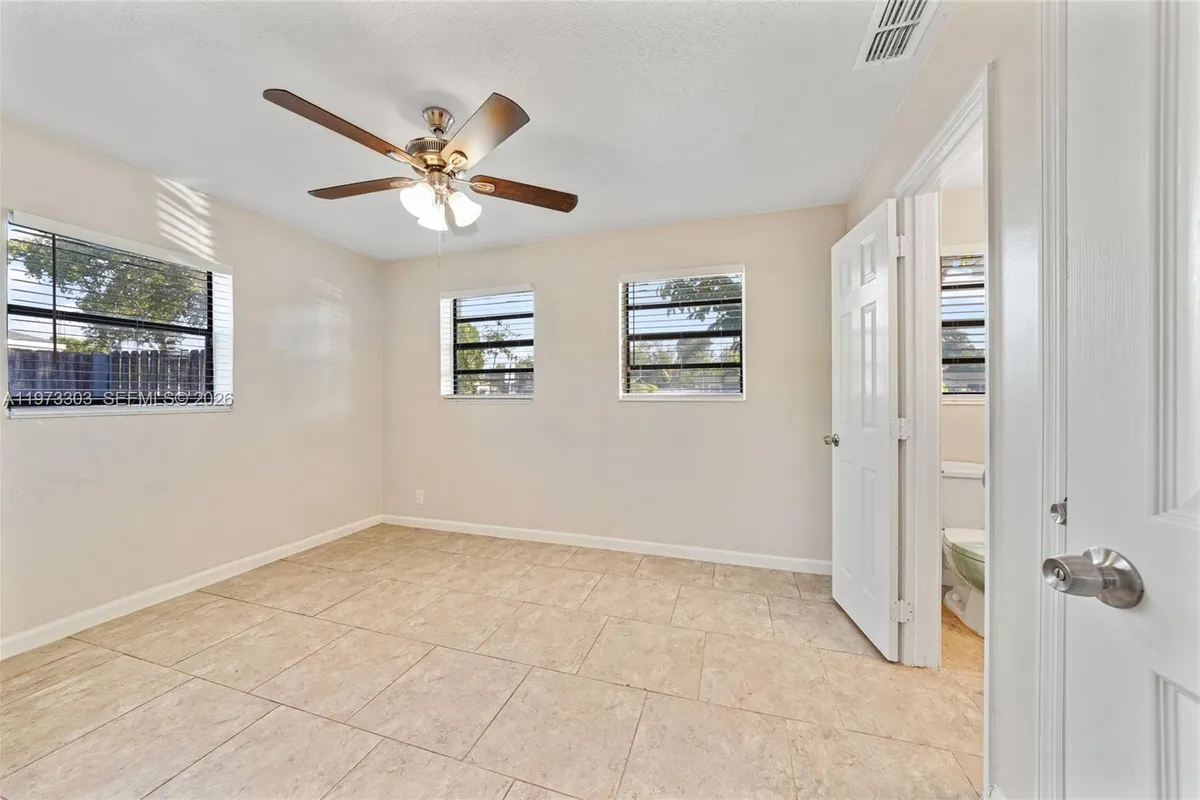 4721 NW 12th St, Lauderhill FL 33313