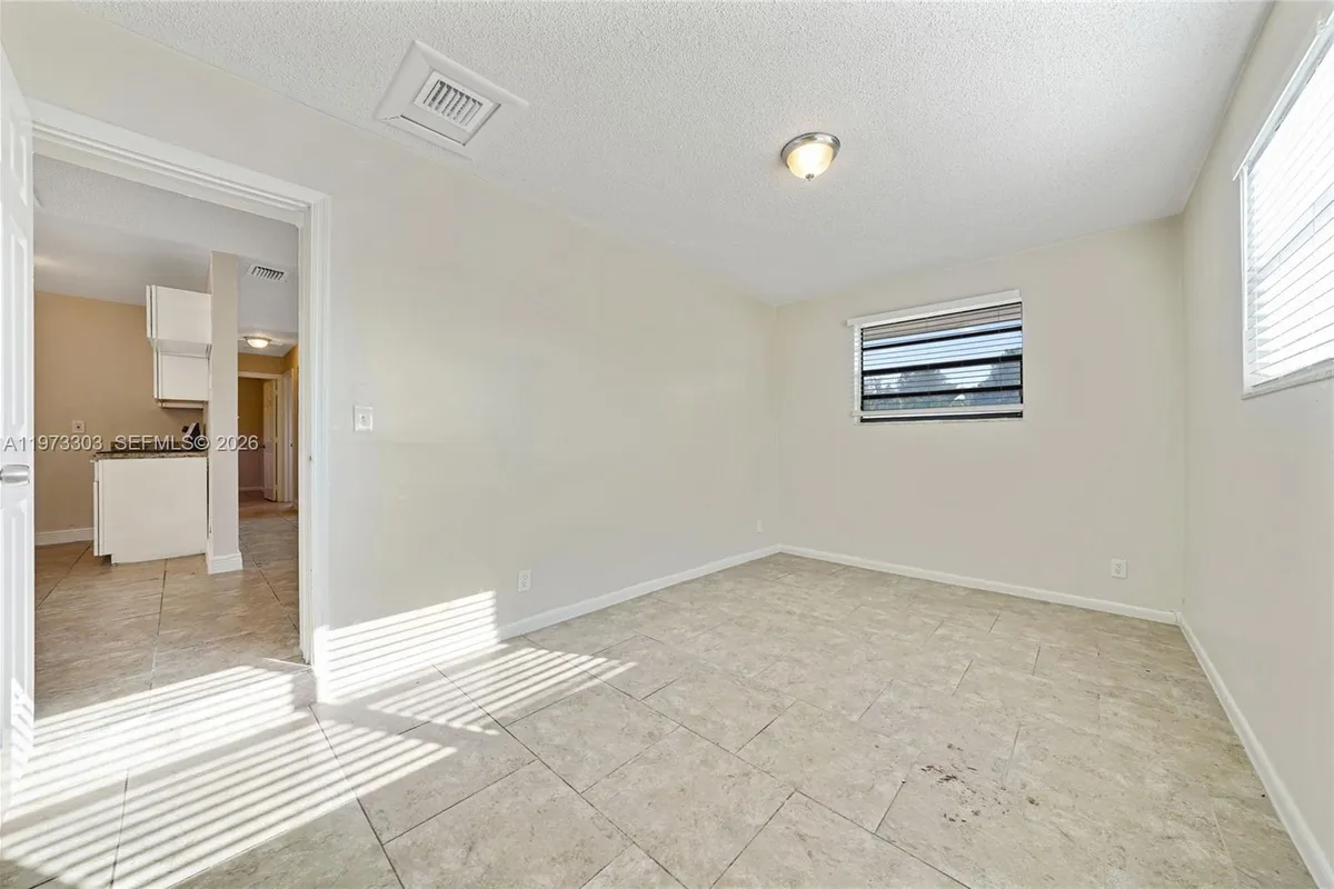 4721 NW 12th St, Lauderhill FL 33313