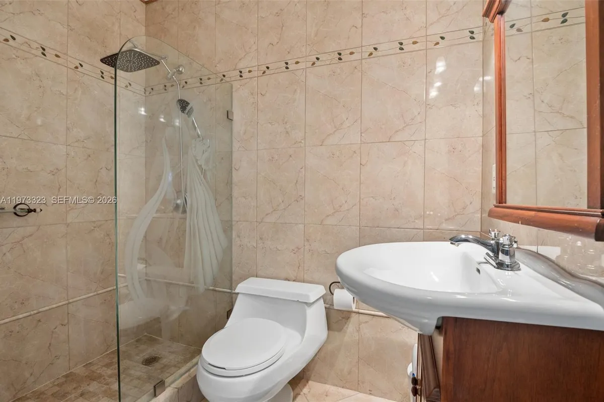 1000 Hillcrest Ct # 303, Hollywood FL 33021