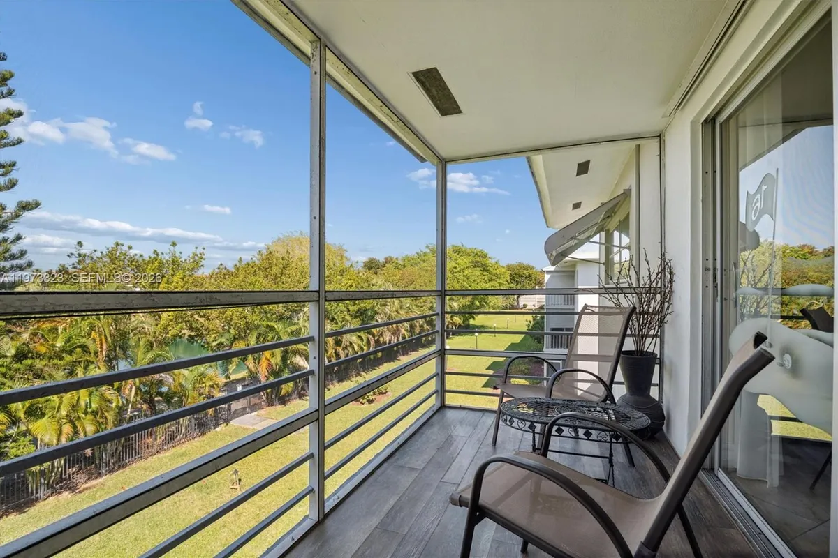 1000 Hillcrest Ct # 303, Hollywood FL 33021