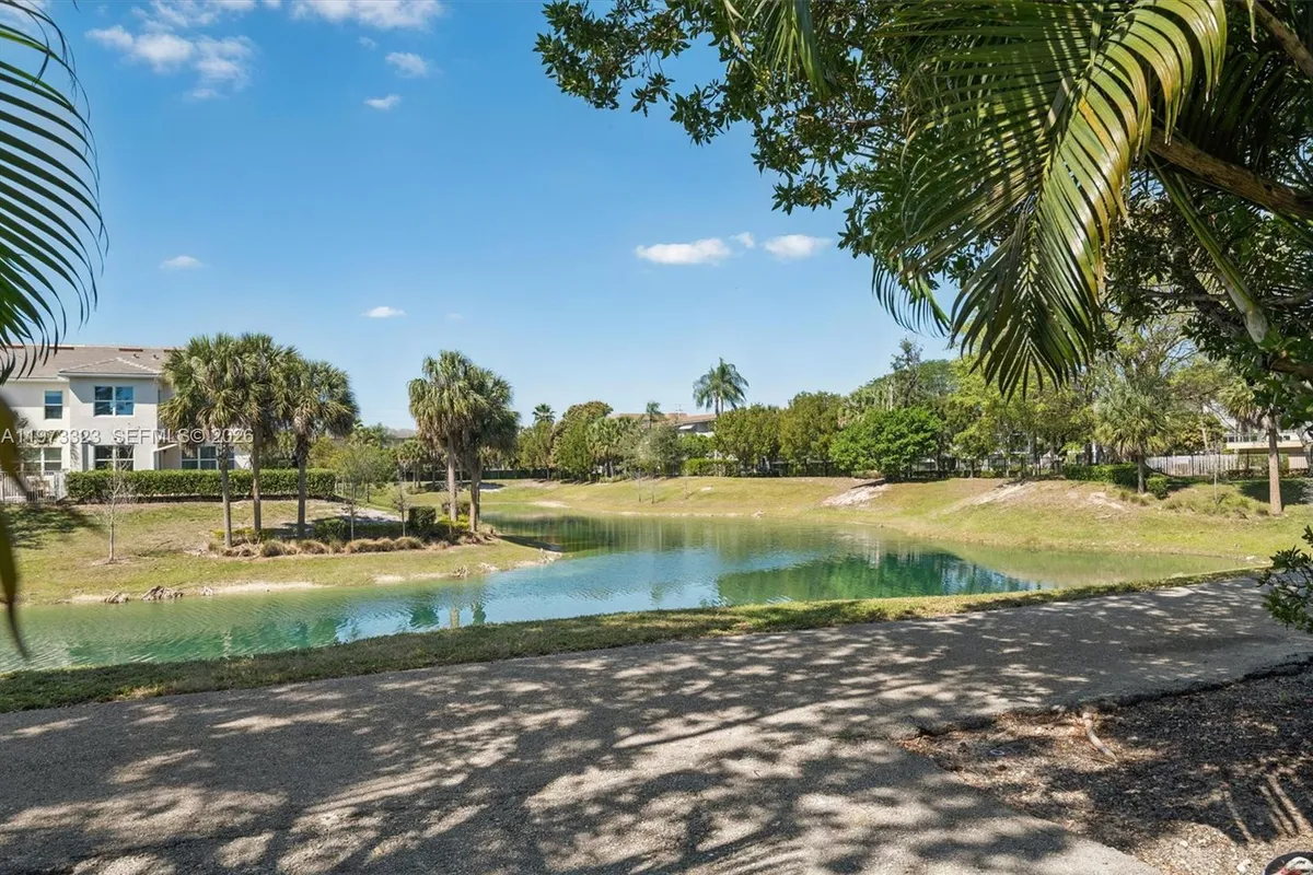 1000 Hillcrest Ct # 303, Hollywood FL 33021