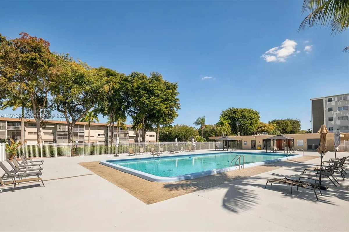 1000 Hillcrest Ct # 303, Hollywood FL 33021