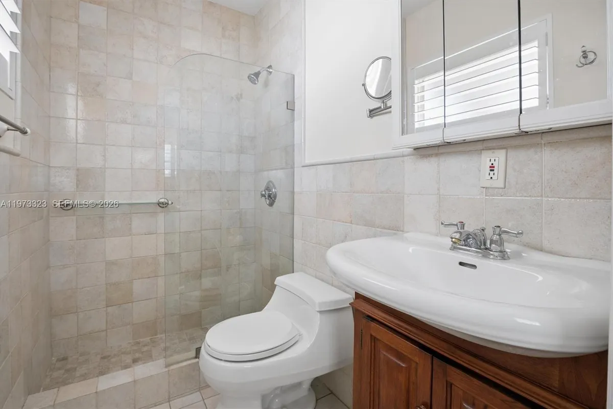 1000 Hillcrest Ct # 303, Hollywood FL 33021