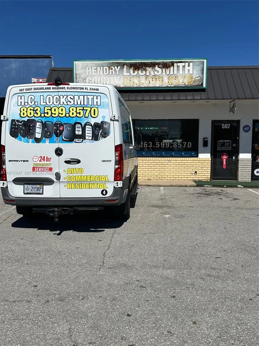 for sale at 507 E Sugarland Hwy, Clewiston FL 33440