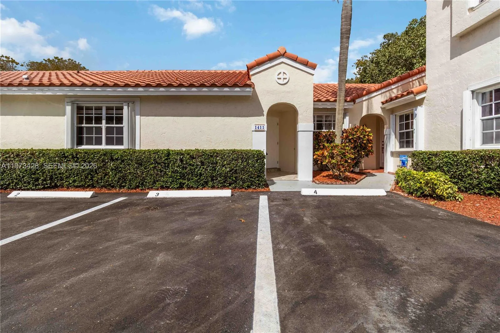 1411 Cottonwood Cir, Weston FL 33326