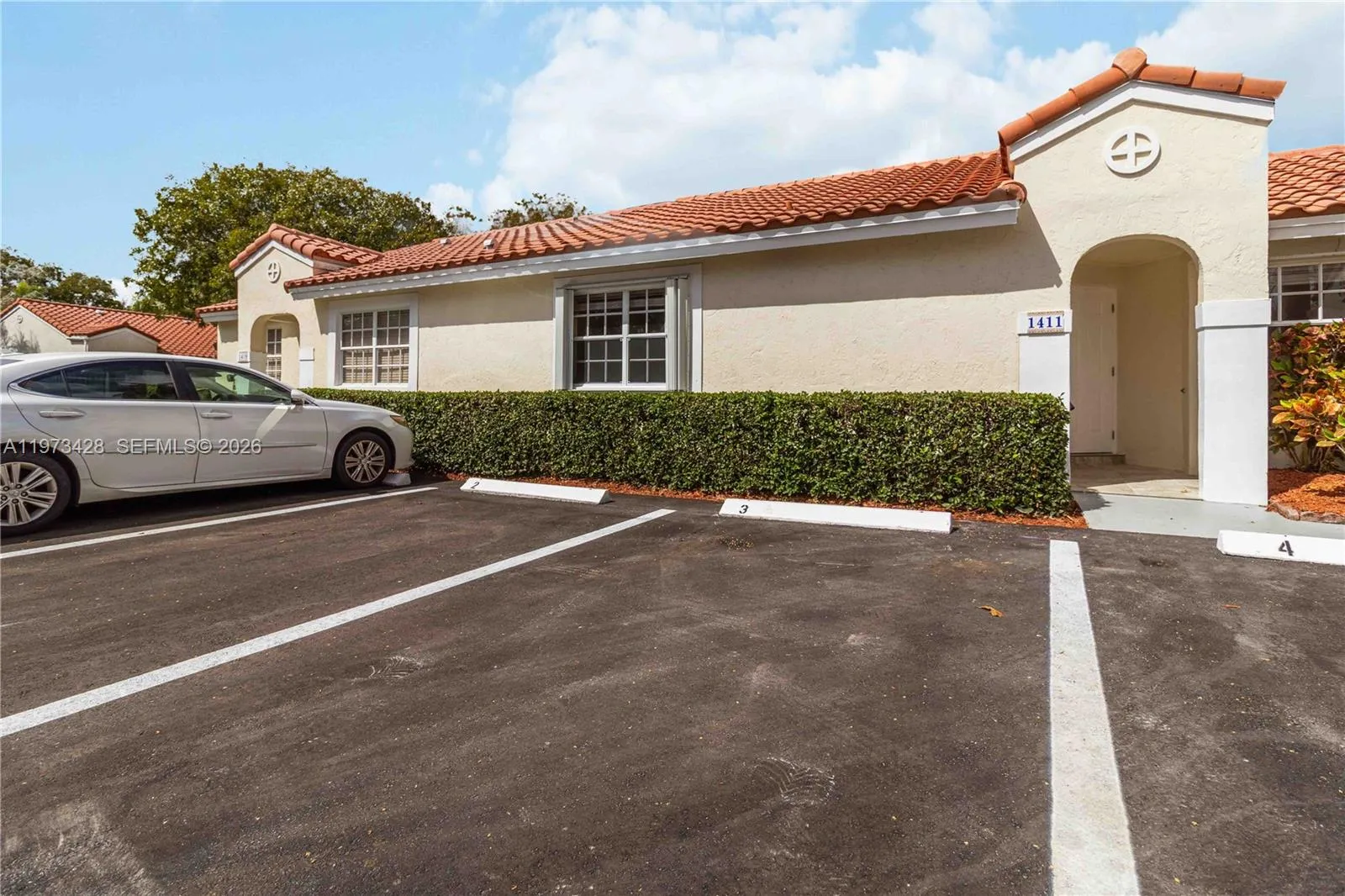 1411 Cottonwood Cir, Weston FL 33326