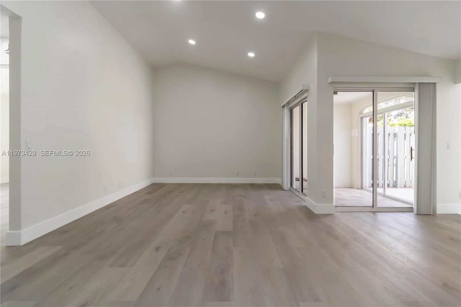 1411 Cottonwood Cir, Weston FL 33326