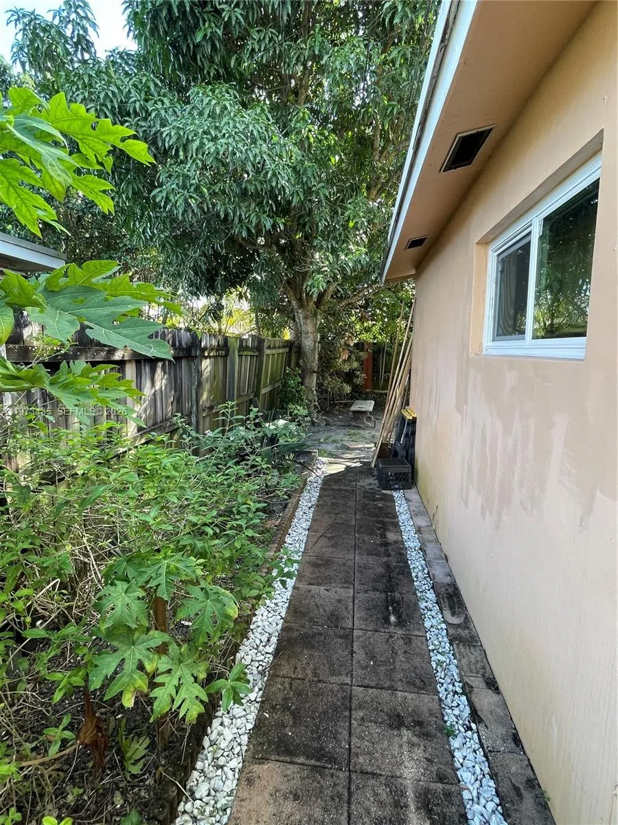 6560 NW 25th Ct, Sunrise FL 33313