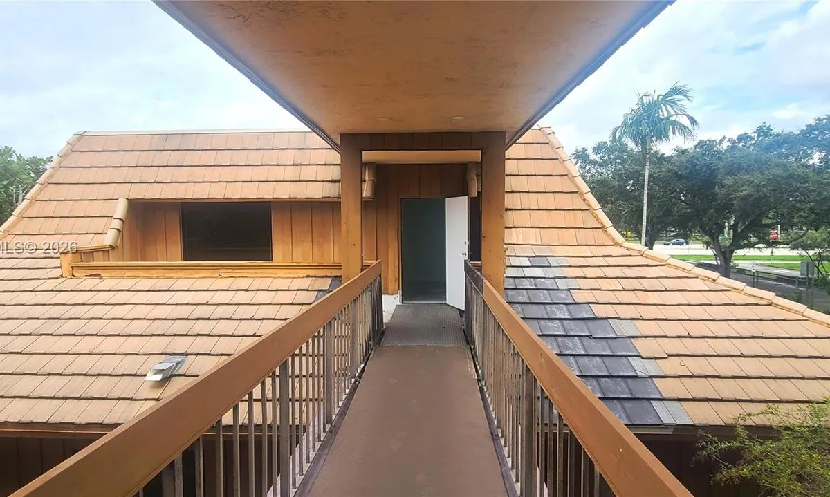 7800 W Oakland Park Blvd # 101, Sunrise FL 33351