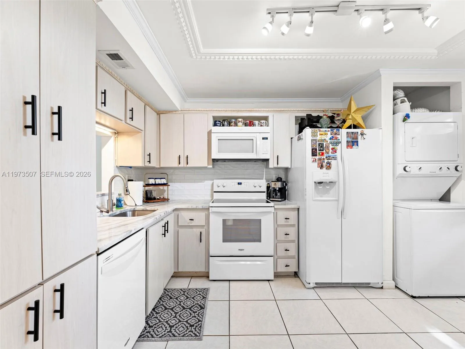 901 Colony Point Circle # 304, Pembroke Pines FL 33026