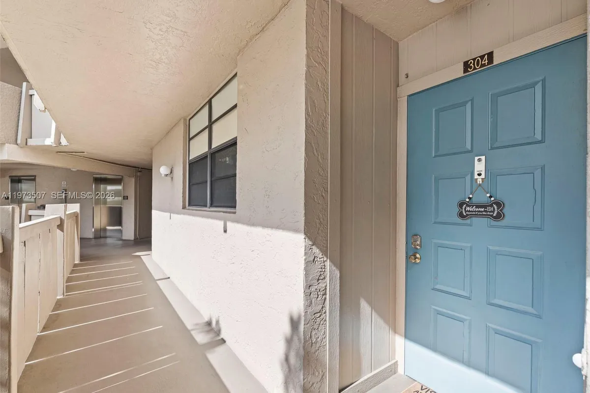 901 Colony Point Circle # 304, Pembroke Pines FL 33026