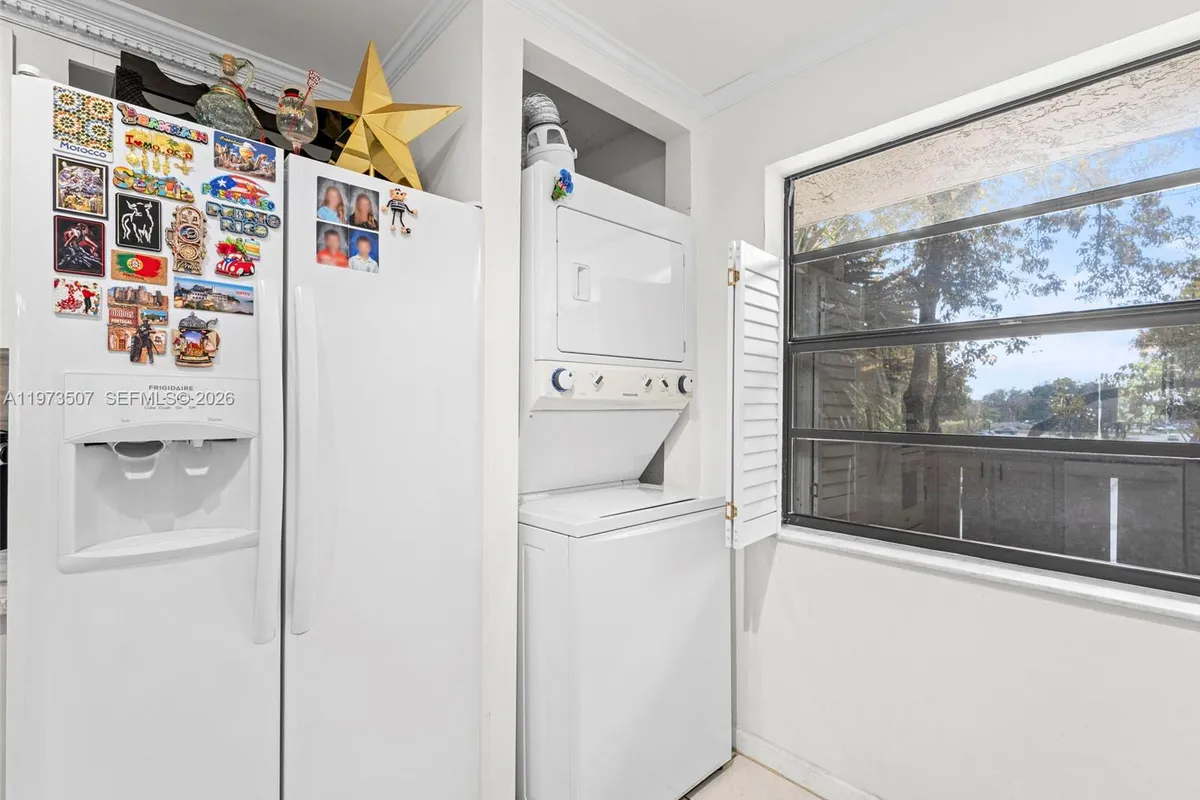 901 Colony Point Circle # 304, Pembroke Pines FL 33026