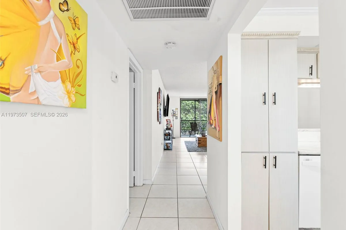 901 Colony Point Circle # 304, Pembroke Pines FL 33026