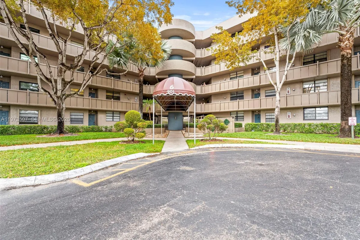 901 Colony Point Circle # 304, Pembroke Pines FL 33026